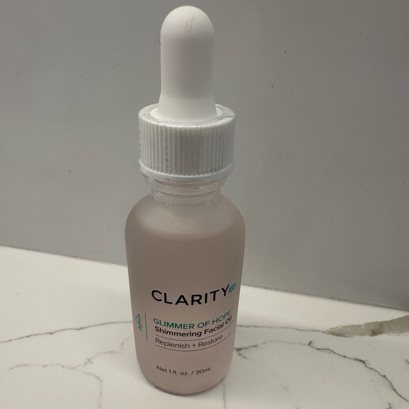 Shimmering facial oil - Picture 1 of 1